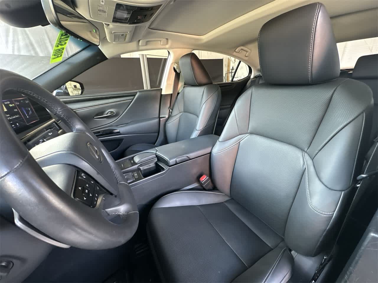 Thumbnail: 2022 Lexus ES - 14