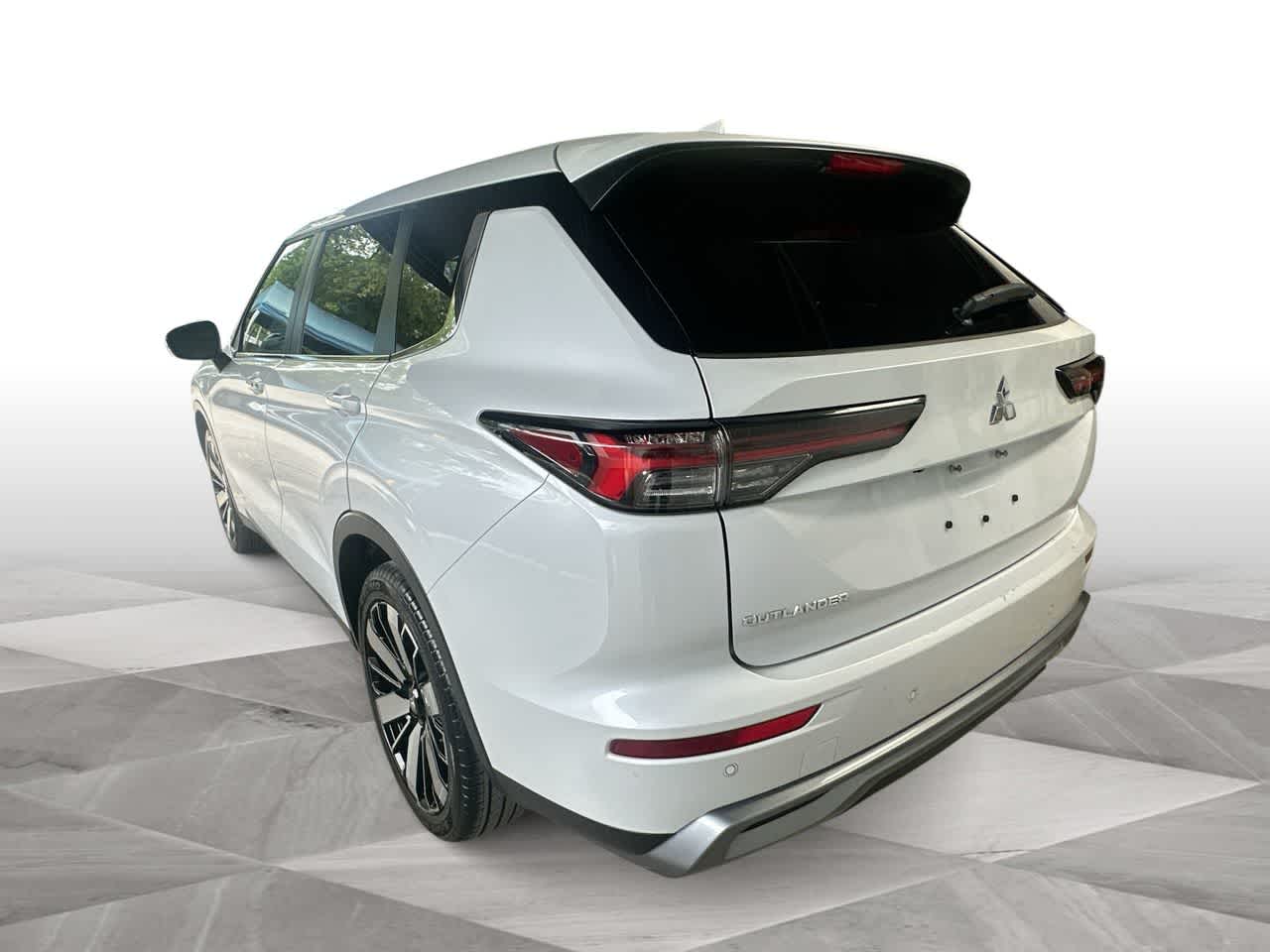 Thumbnail: 2025 Mitsubishi Outlander - 6