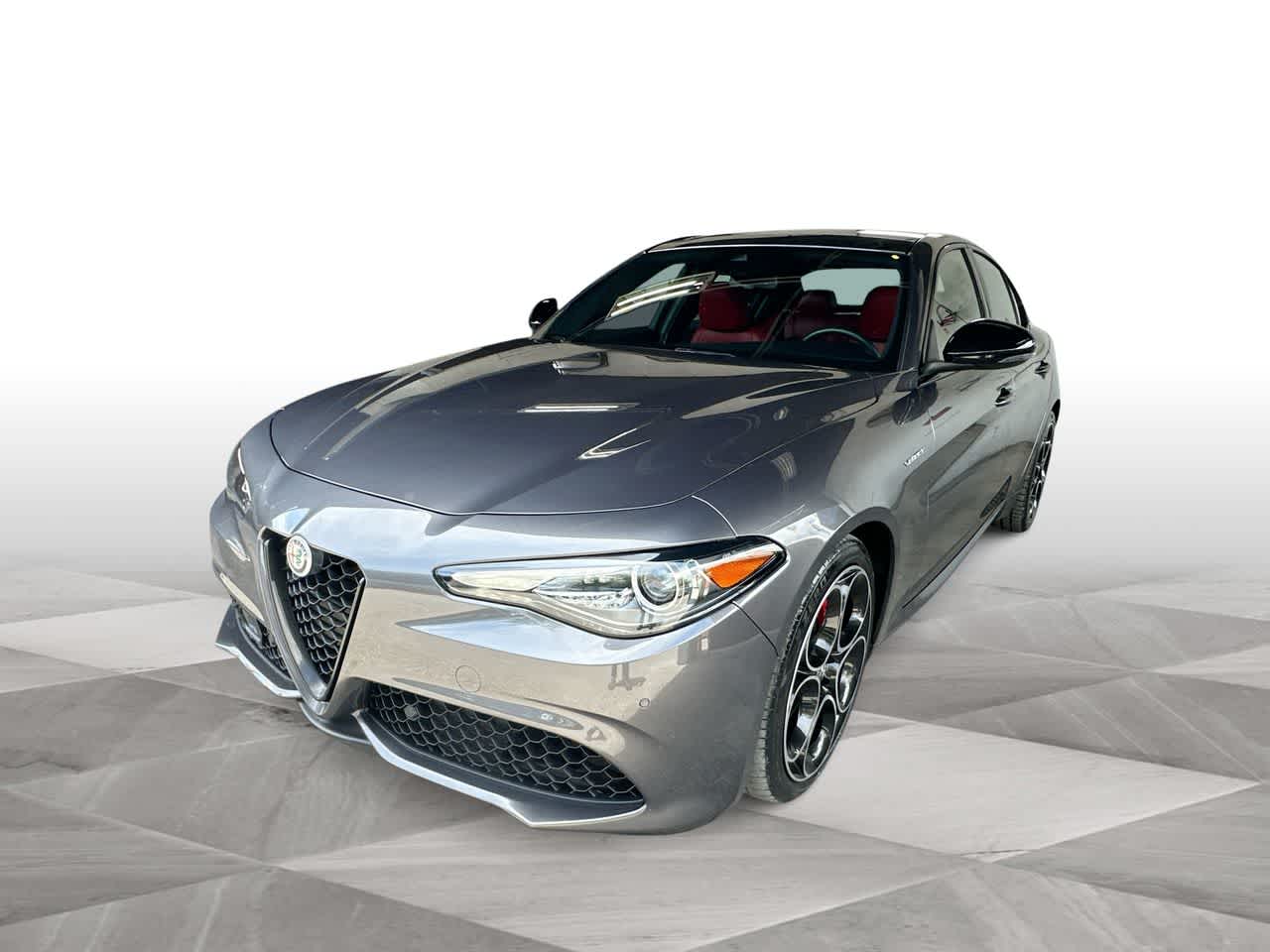 Thumbnail: 2022 Alfa Romeo Giulia - 4
