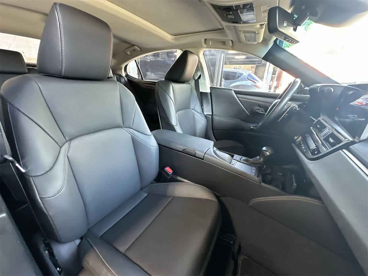 Thumbnail: 2022 Lexus ES - 27