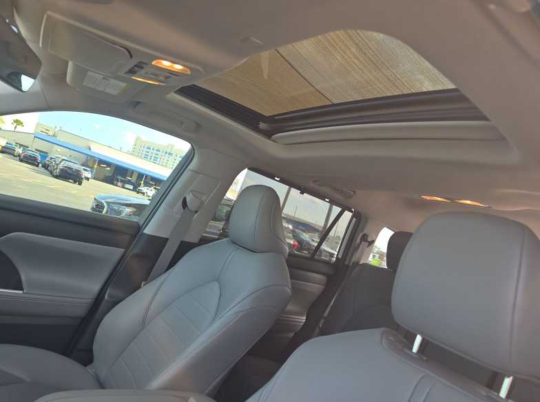 Thumbnail: 2021 Toyota Highlander - 7