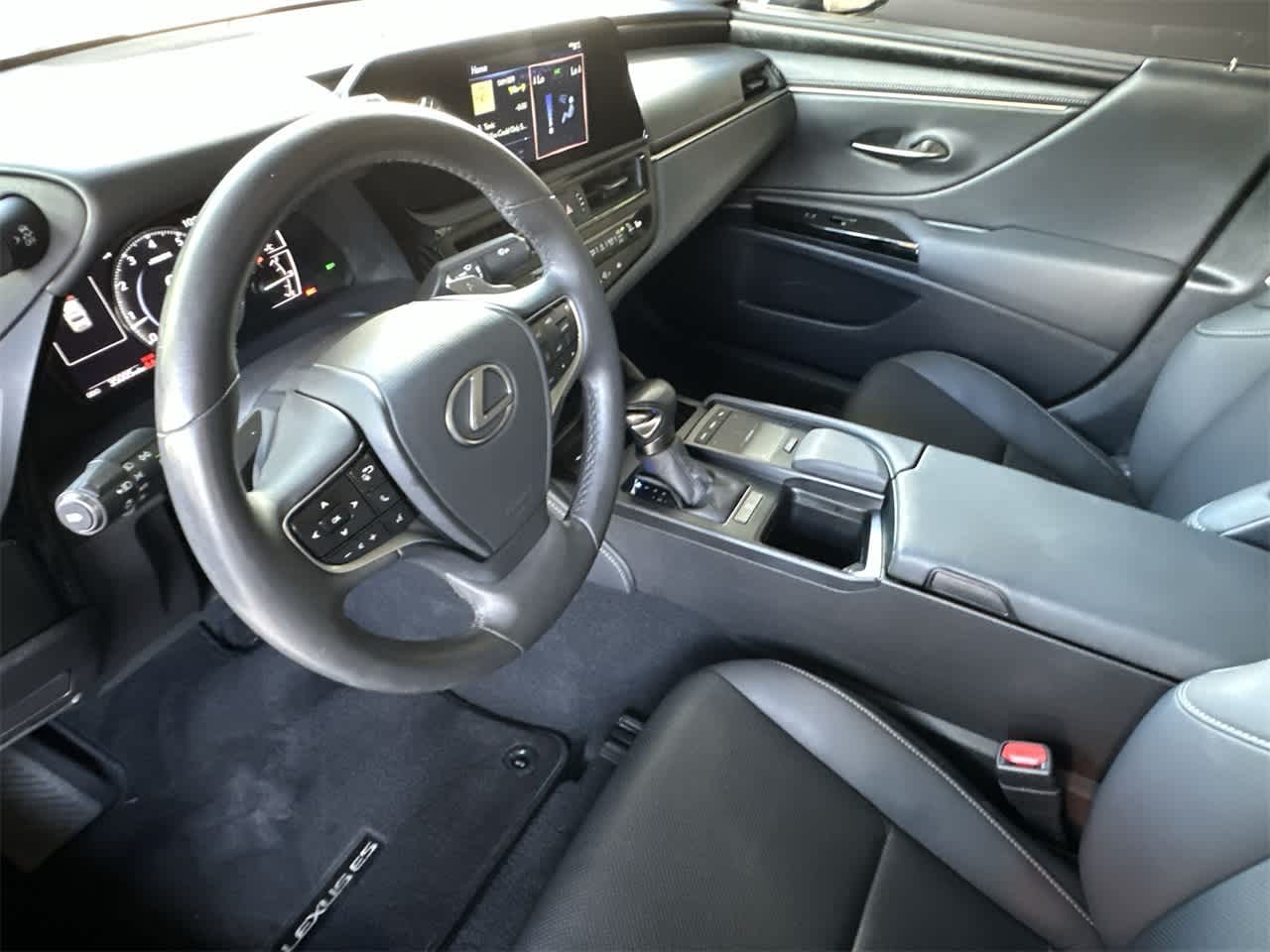 Thumbnail: 2022 Lexus ES - 13