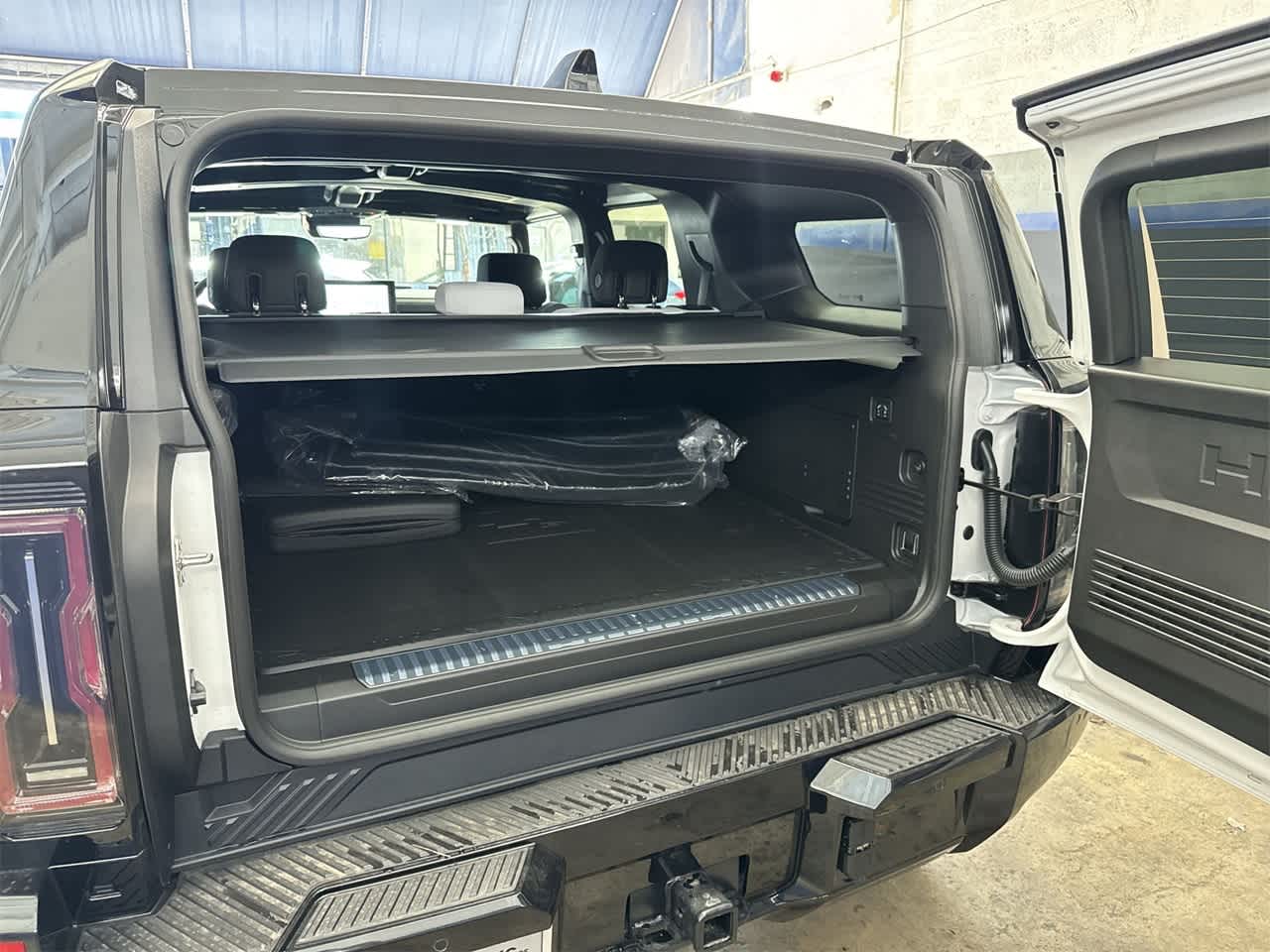 Thumbnail: 2025 GMC Hummer EV - 25