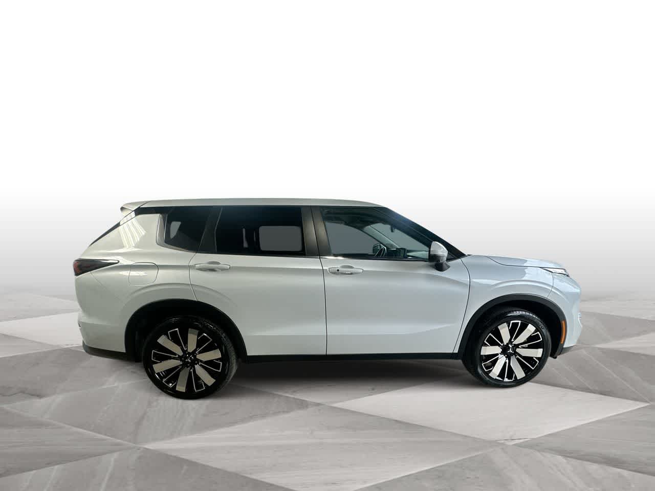 Thumbnail: 2025 Mitsubishi Outlander - 9