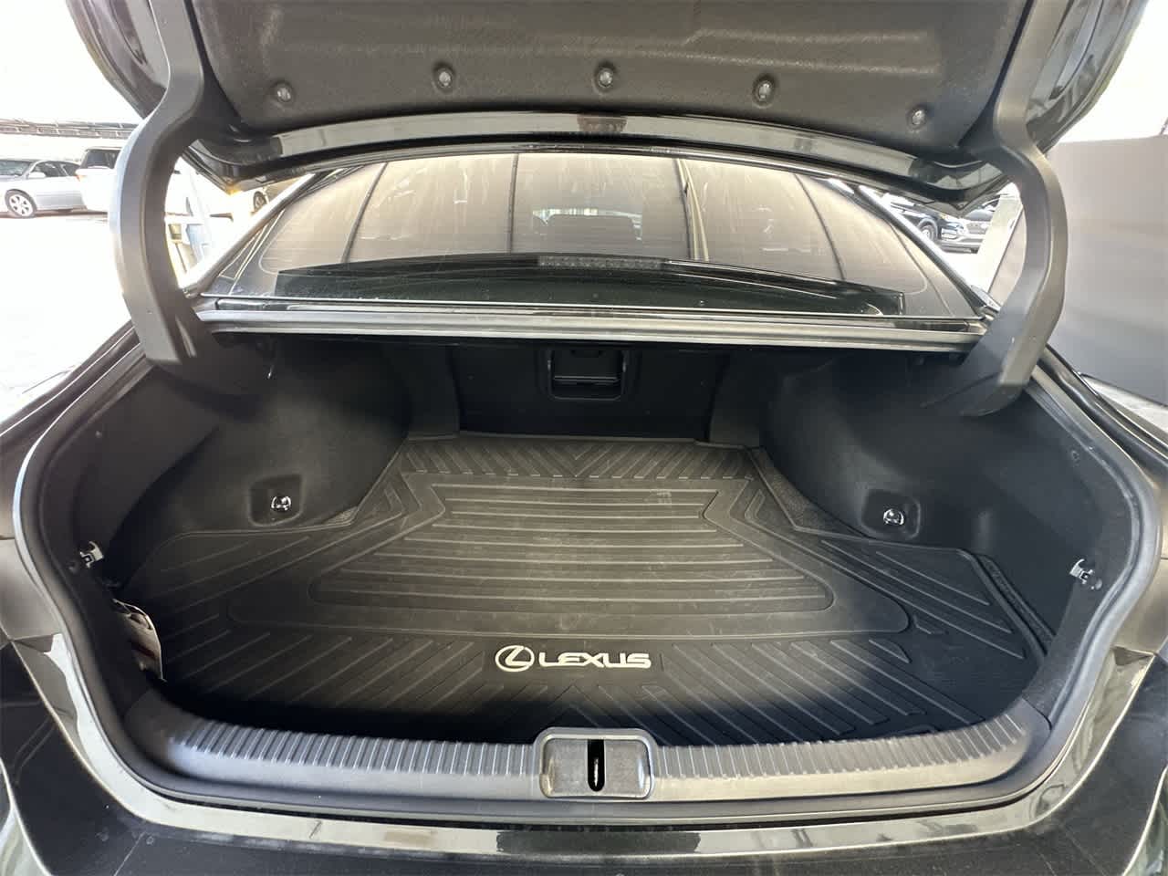 Thumbnail: 2022 Lexus ES - 25