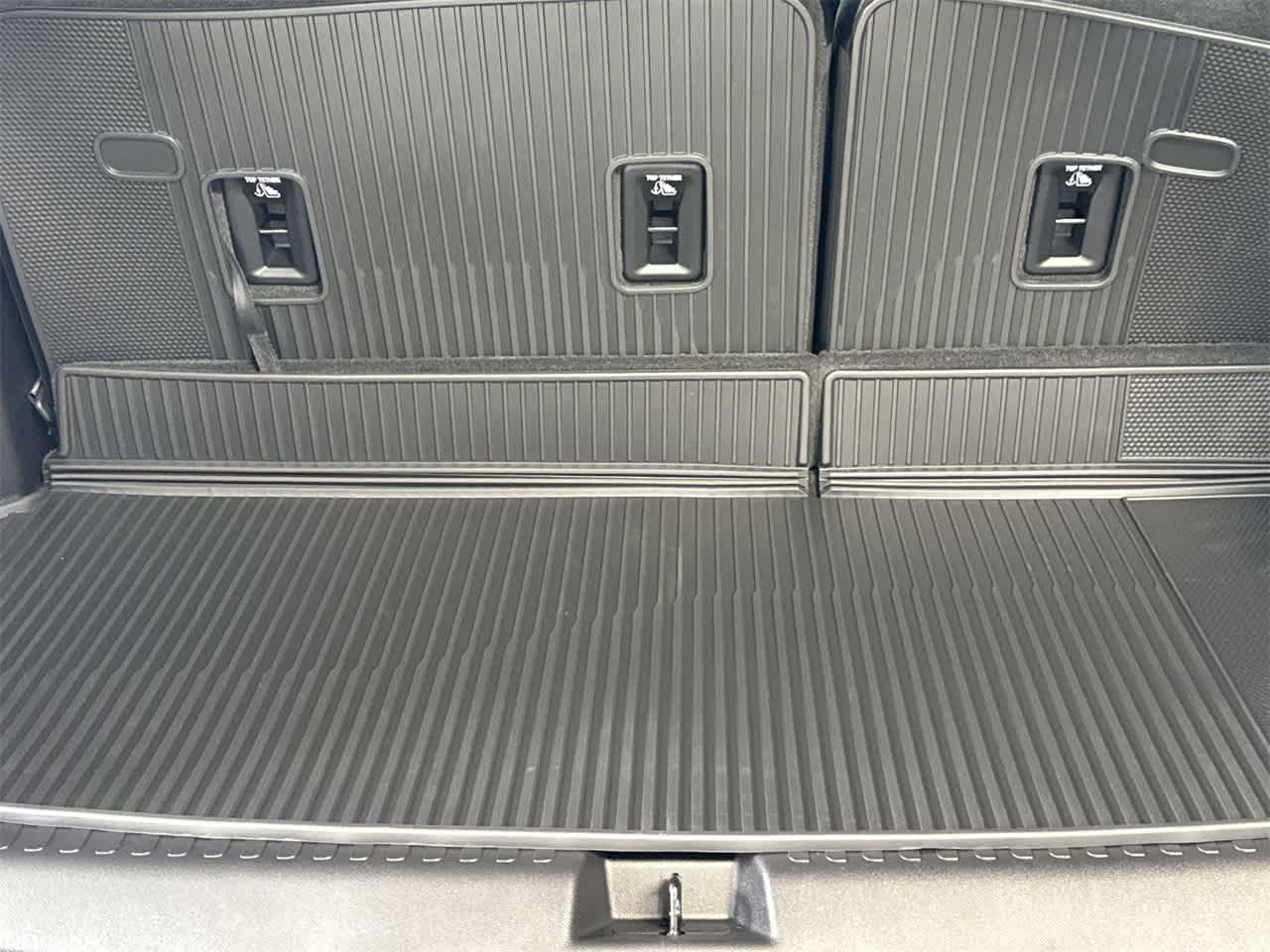 Thumbnail: 2026 GMC Acadia - 25