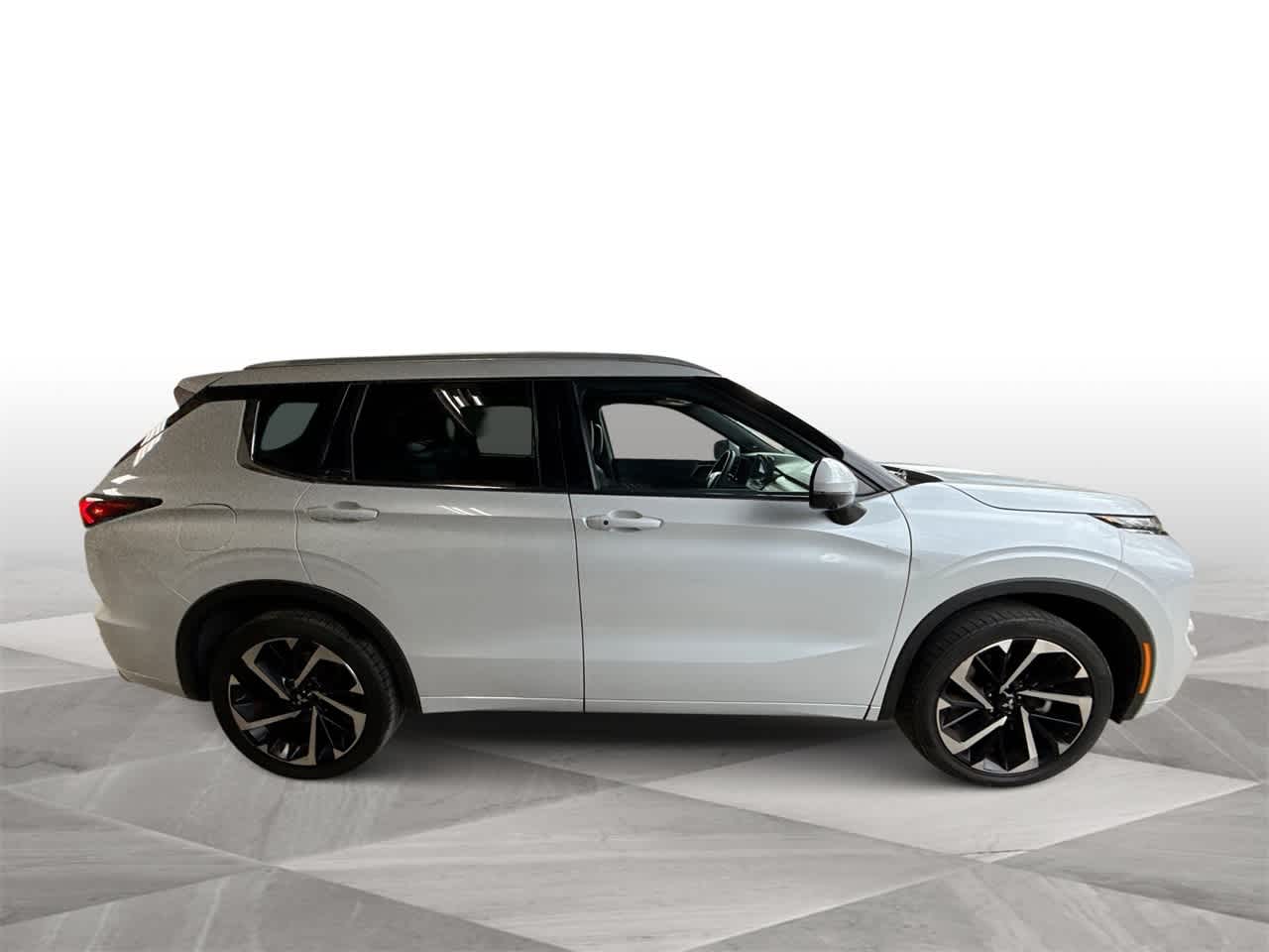Thumbnail: 2022 Mitsubishi Outlander - 9