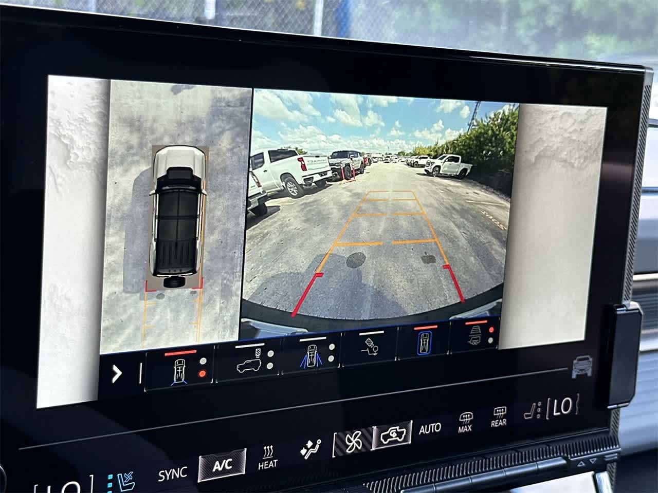 Thumbnail: 2025 GMC Hummer EV - 19