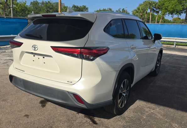 Thumbnail: 2021 Toyota Highlander - 3