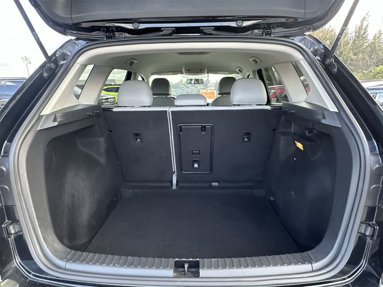 Thumbnail: 2022 Volkswagen Taos - 25