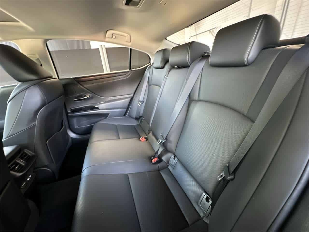 Thumbnail: 2022 Lexus ES - 22