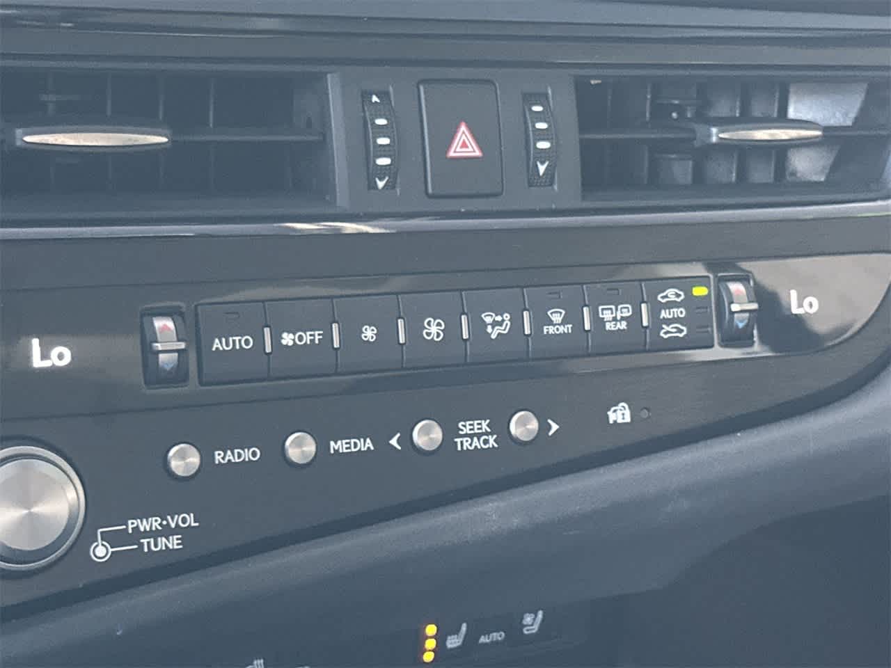 Thumbnail: 2022 Lexus ES - 20