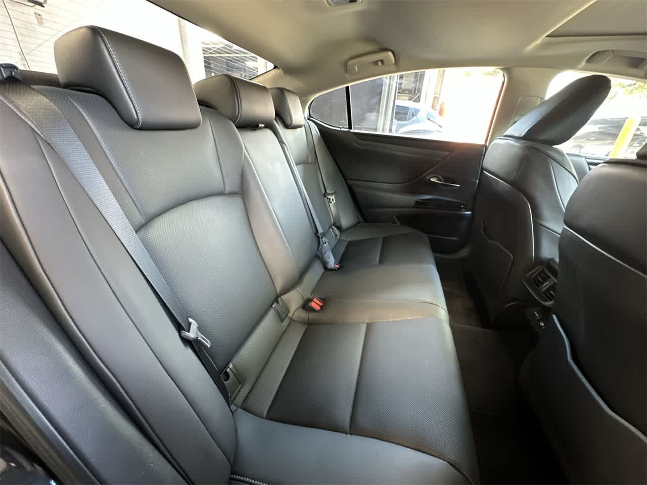 Thumbnail: 2022 Lexus ES - 26