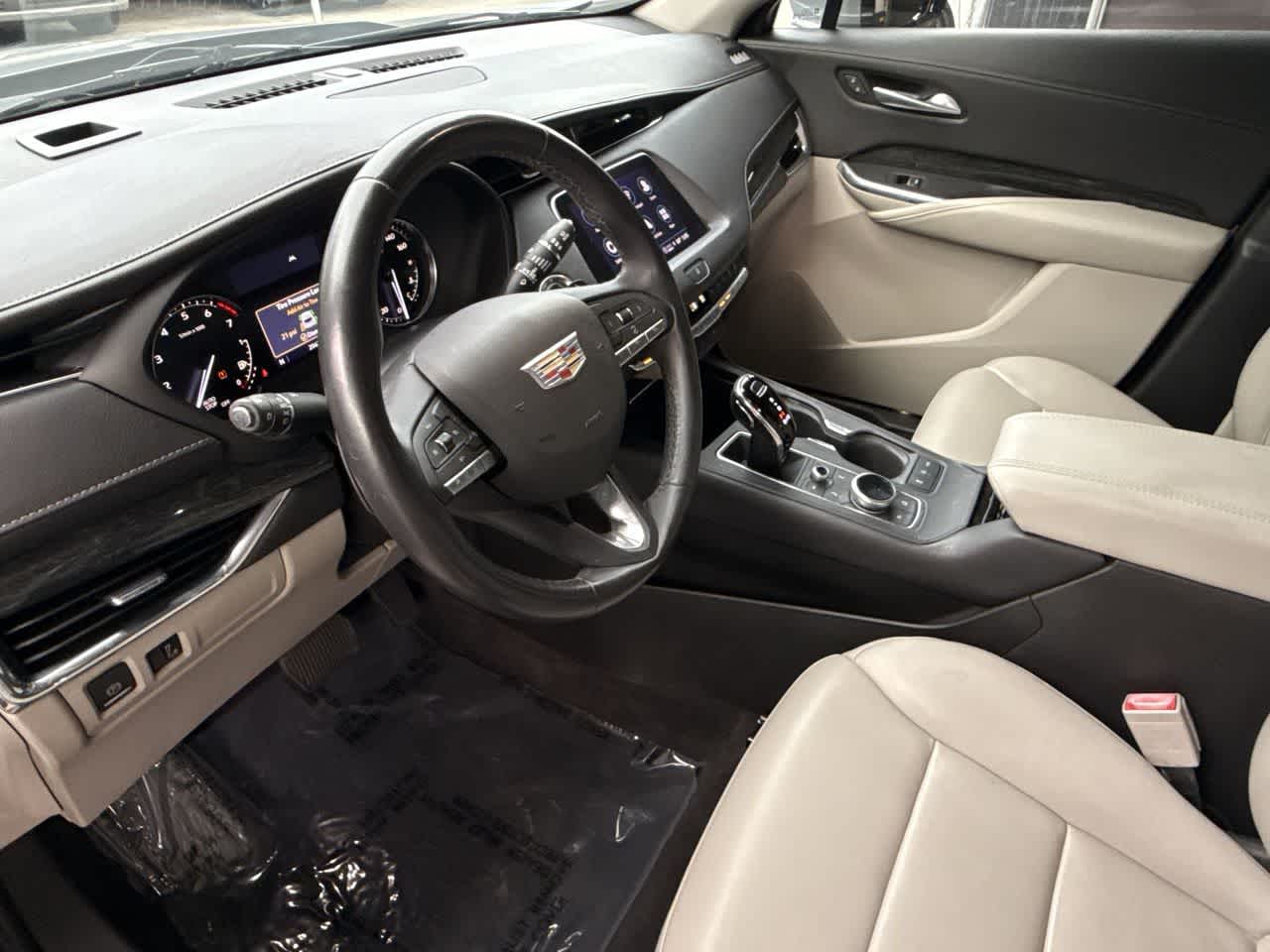 Thumbnail: 2023 Cadillac XT4 - 13