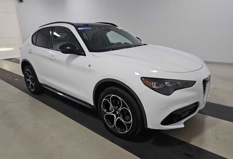 Thumbnail: 2024 Alfa Romeo Stelvio - 2