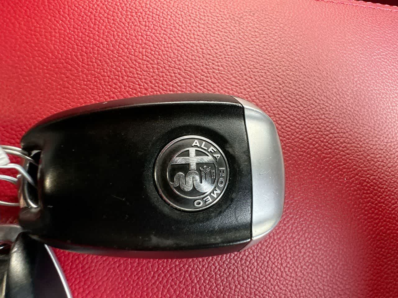 Thumbnail: 2022 Alfa Romeo Giulia - 28