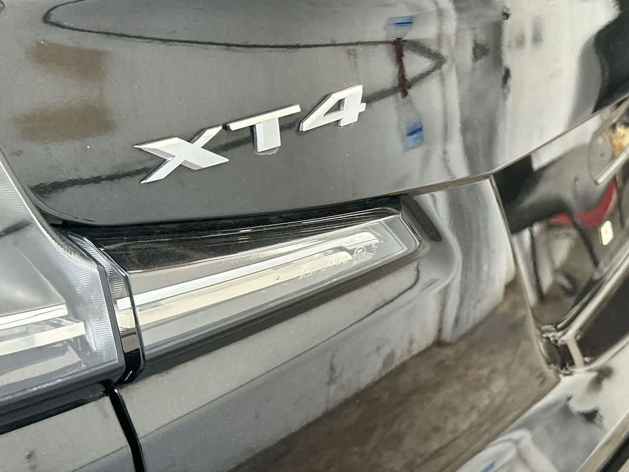 Thumbnail: 2023 Cadillac XT4 - 10