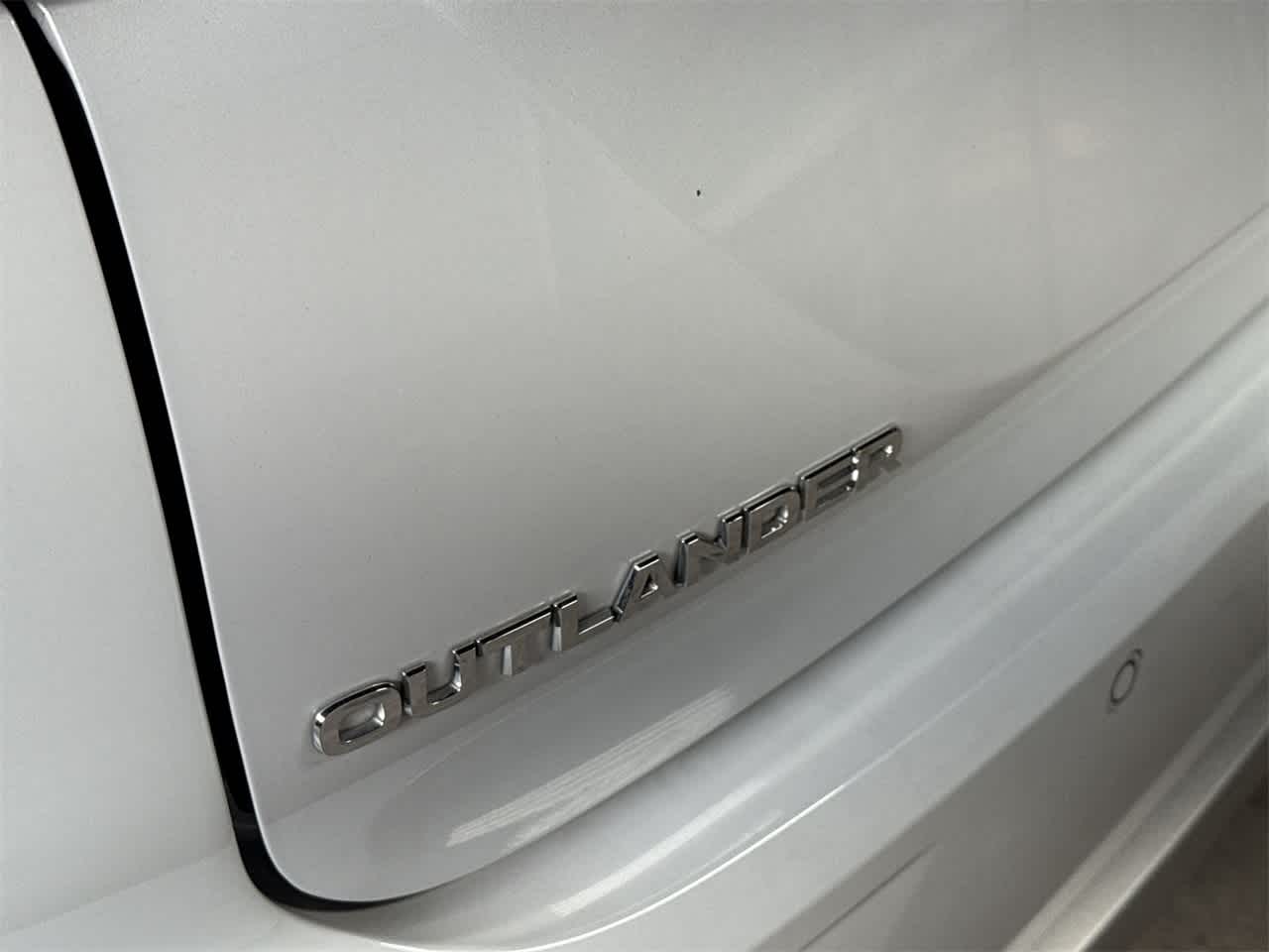 Thumbnail: 2022 Mitsubishi Outlander - 10