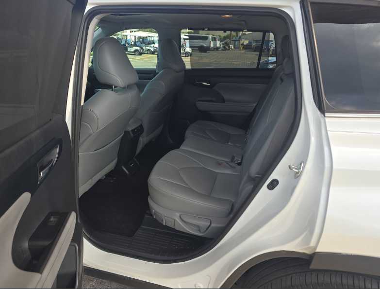Thumbnail: 2021 Toyota Highlander - 6