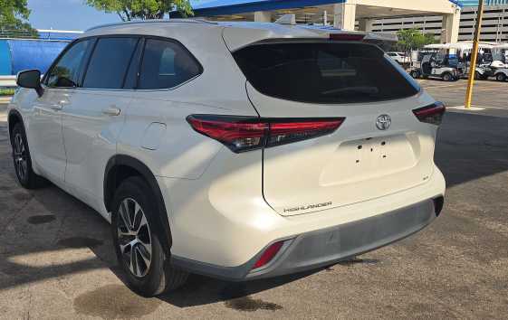 Thumbnail: 2021 Toyota Highlander - 4