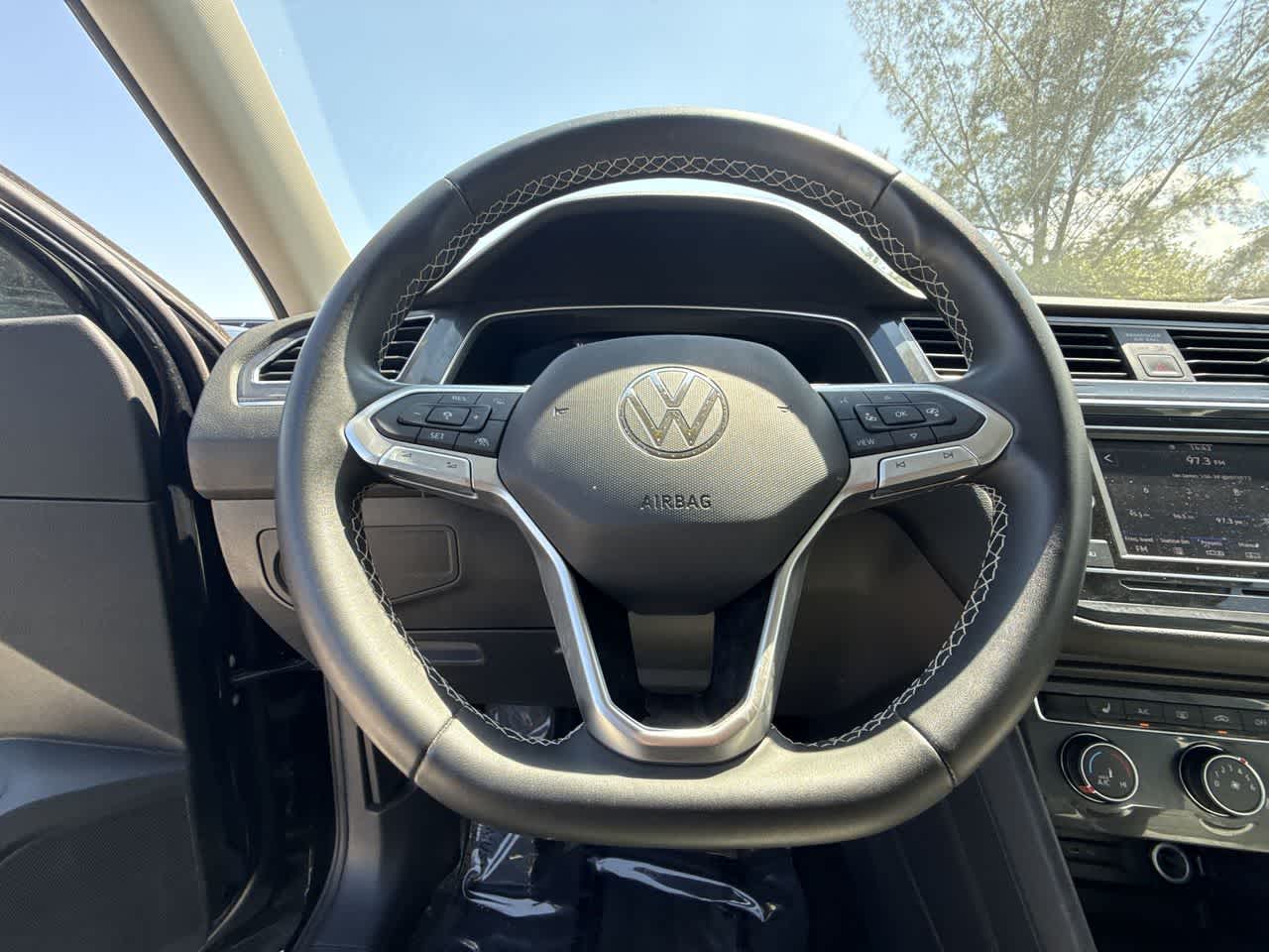 Thumbnail: 2023 Volkswagen Tiguan - 15