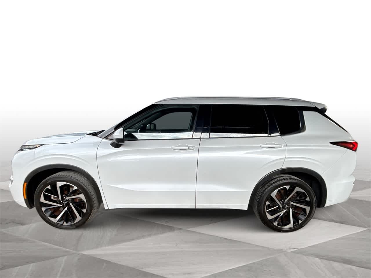 Thumbnail: 2022 Mitsubishi Outlander - 5