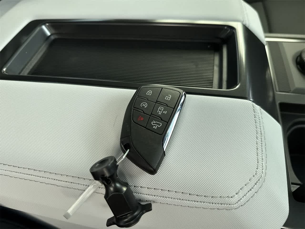 Thumbnail: 2025 GMC Hummer EV - 28