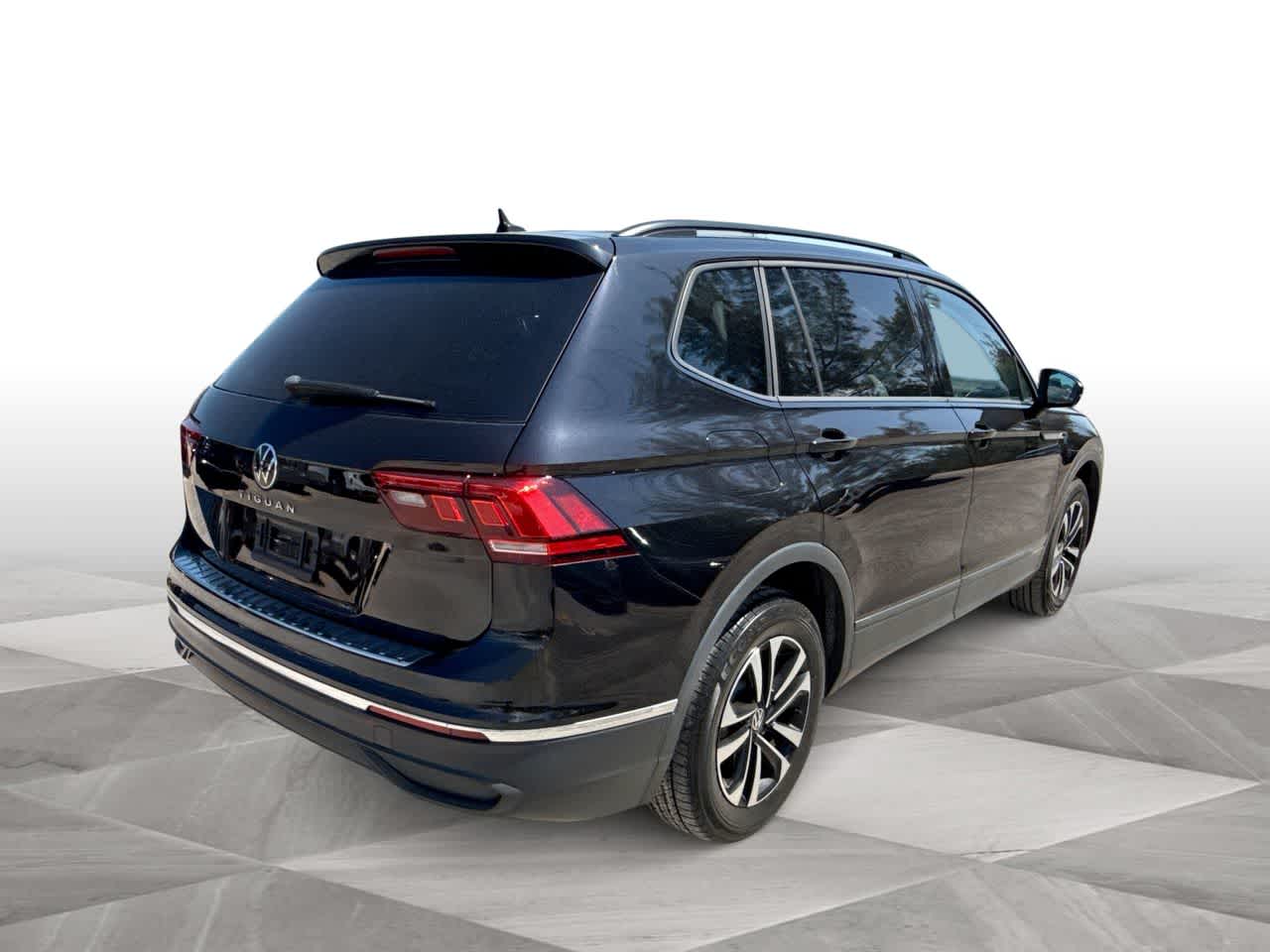 Thumbnail: 2023 Volkswagen Tiguan - 8