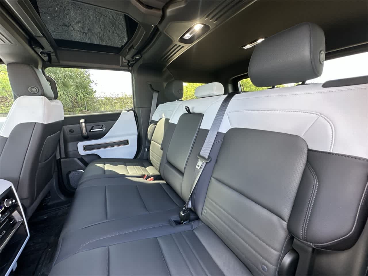 Thumbnail: 2025 GMC Hummer EV - 22