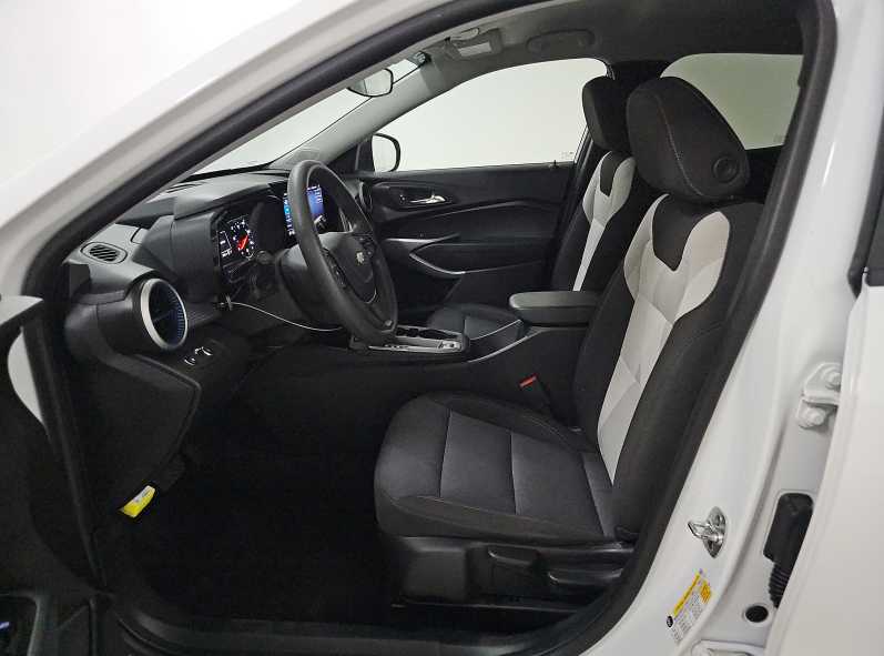 Thumbnail: 2025 Chevrolet Trax - 5