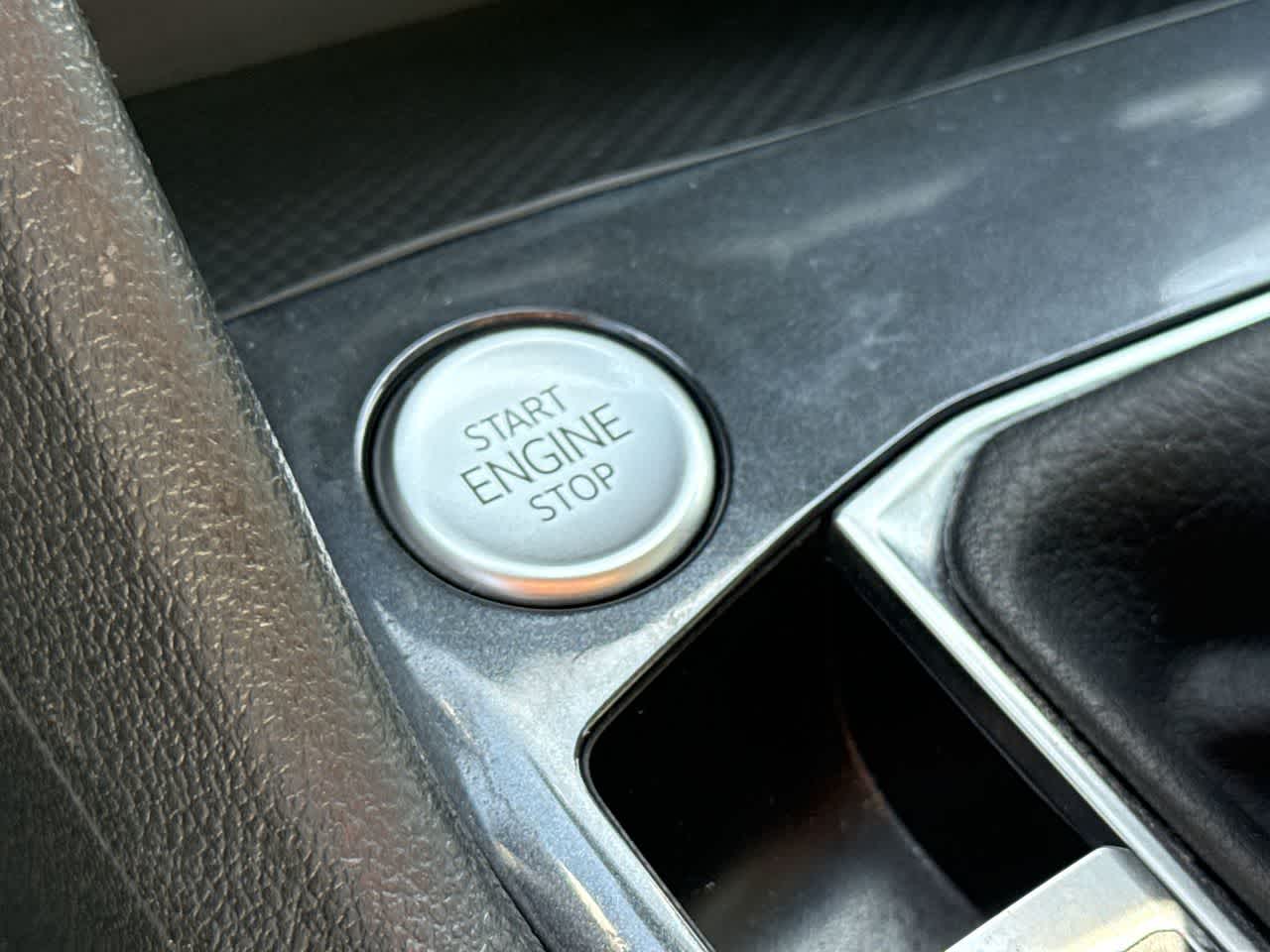 Thumbnail: 2023 Volkswagen Tiguan - 17