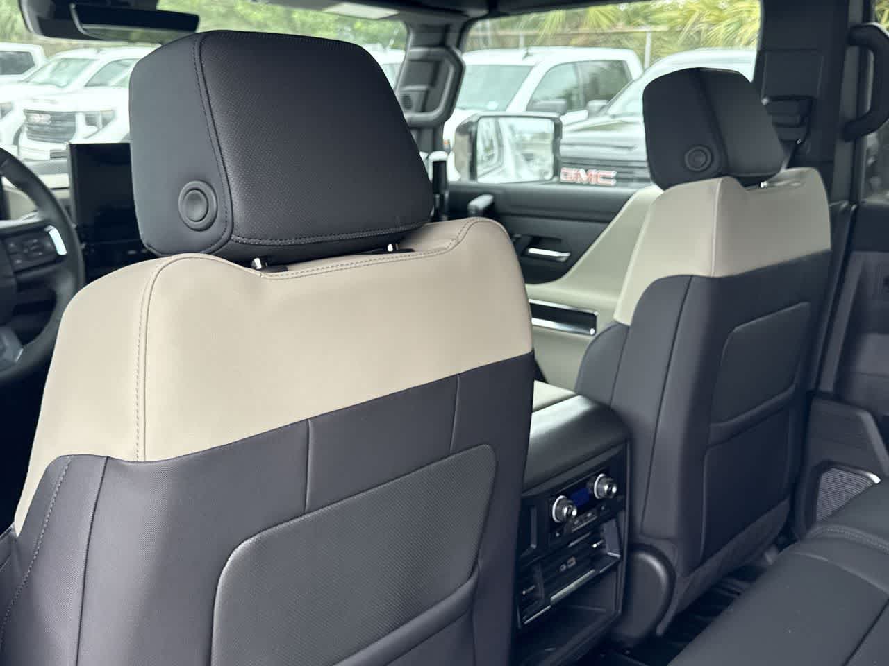 Thumbnail: 2026 GMC Hummer EV - 23