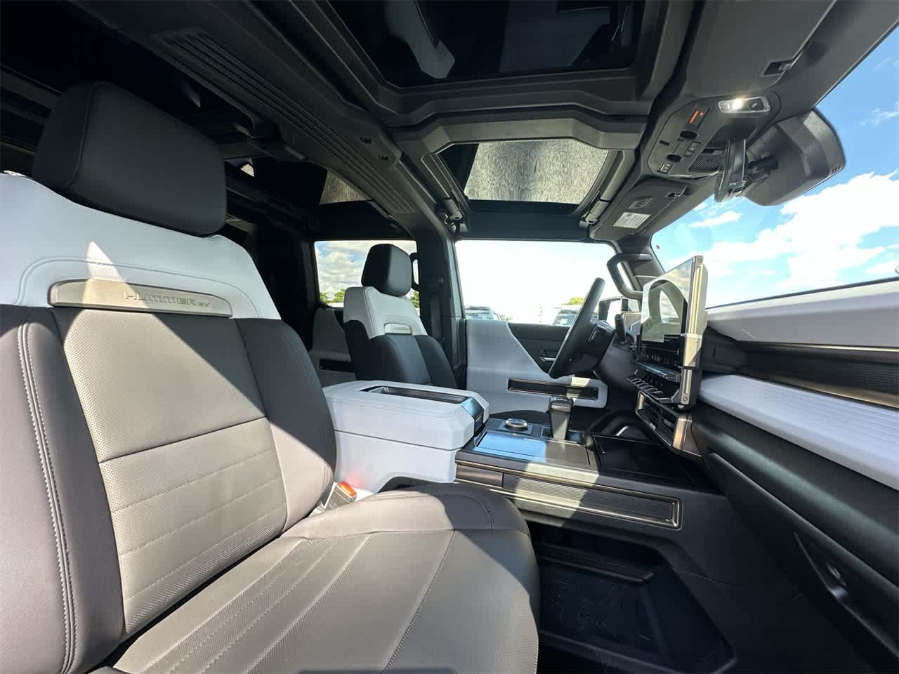 Thumbnail: 2025 GMC Hummer EV - 27