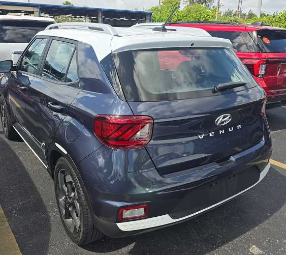 Thumbnail: 2023 Hyundai Venue - 4