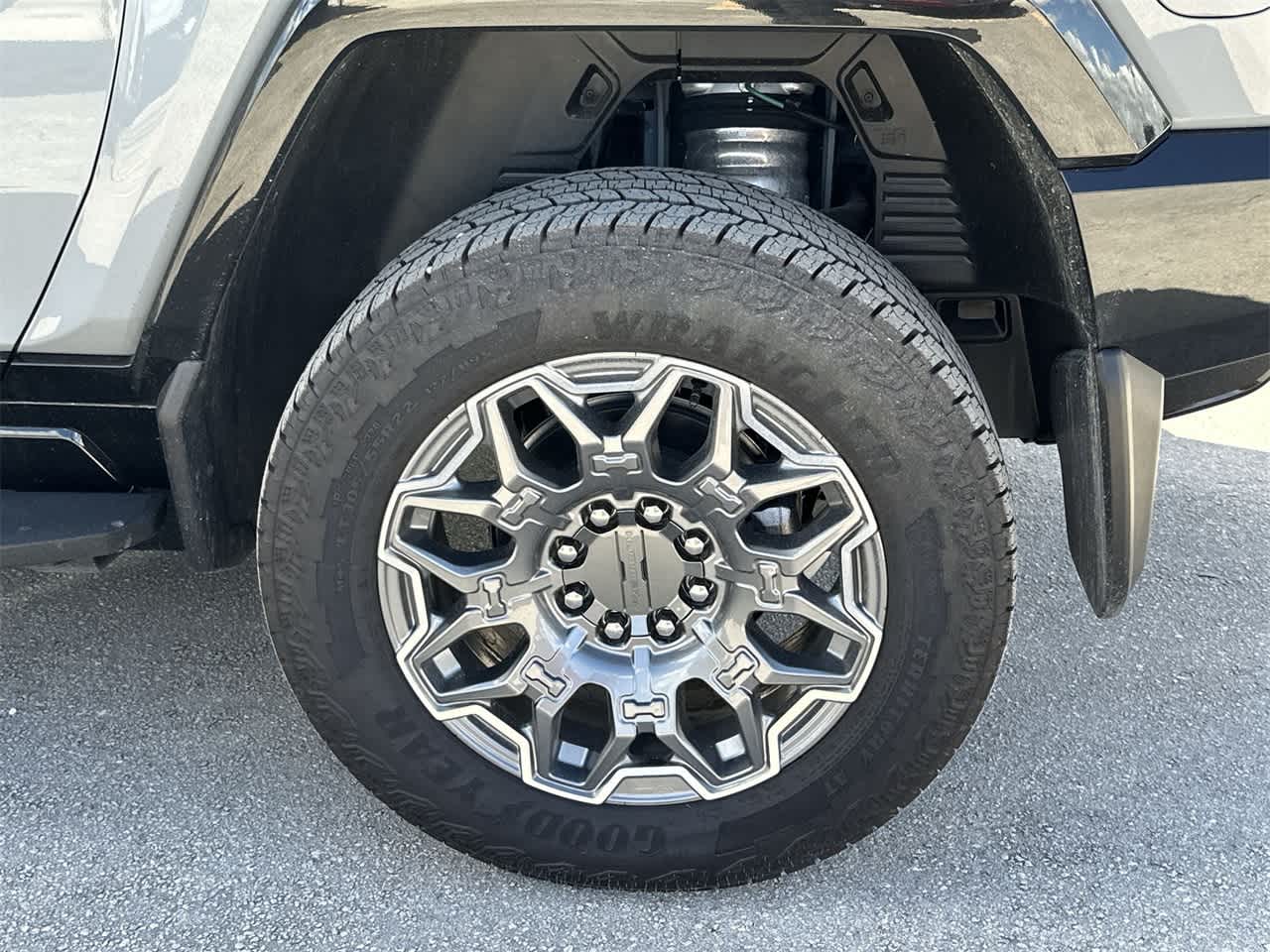 Thumbnail: 2025 GMC Hummer EV - 11