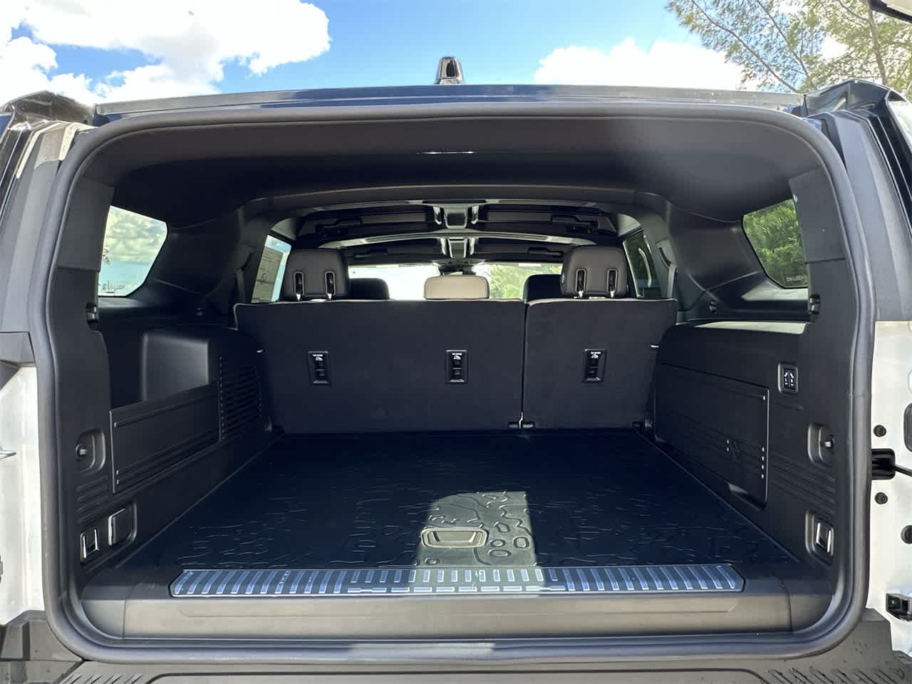 Thumbnail: 2026 GMC Hummer EV - 25