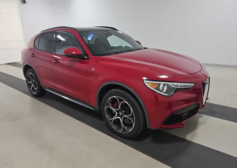 Thumbnail: 2023 Alfa Romeo Stelvio - 2