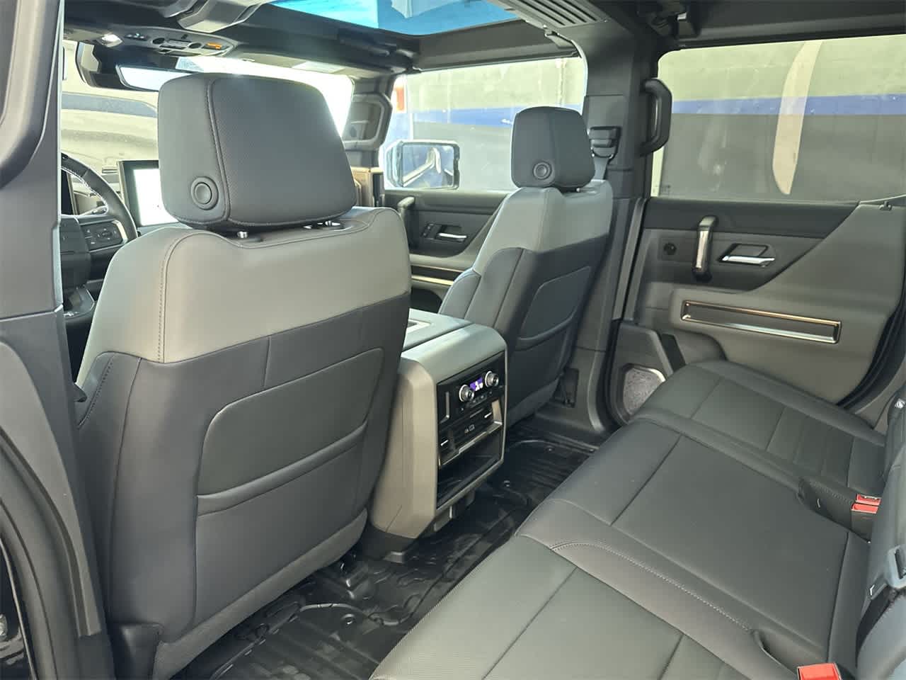 Thumbnail: 2025 GMC Hummer EV - 23