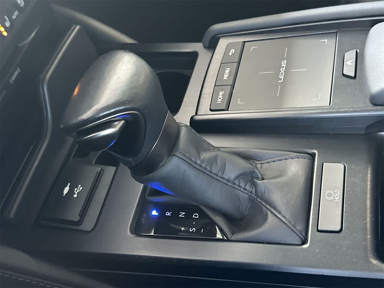 Thumbnail: 2022 Lexus ES - 21