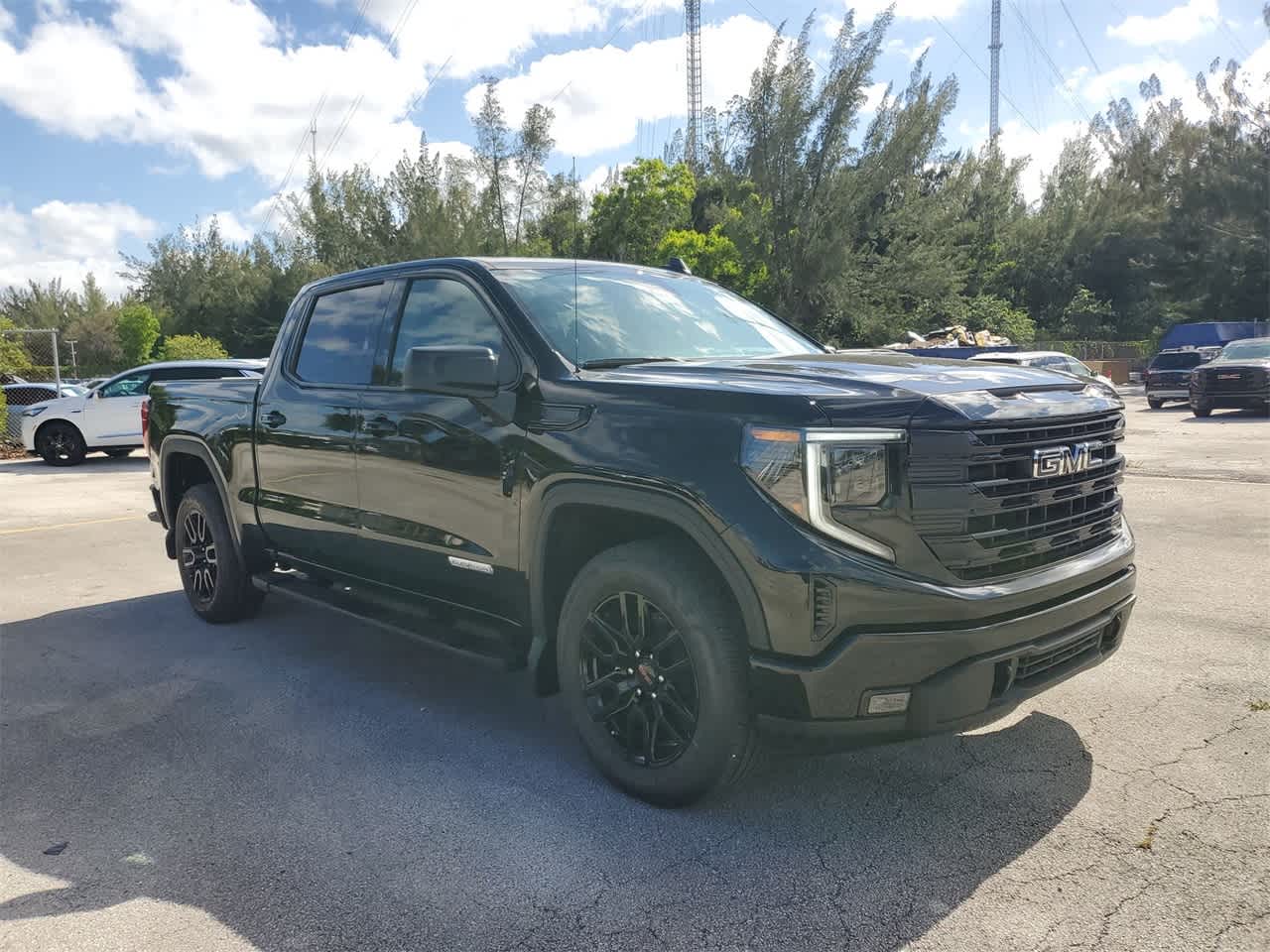 2024 GMC Sierra 1500 Elevation 3