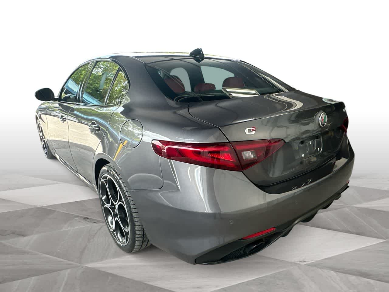 Thumbnail: 2022 Alfa Romeo Giulia - 6