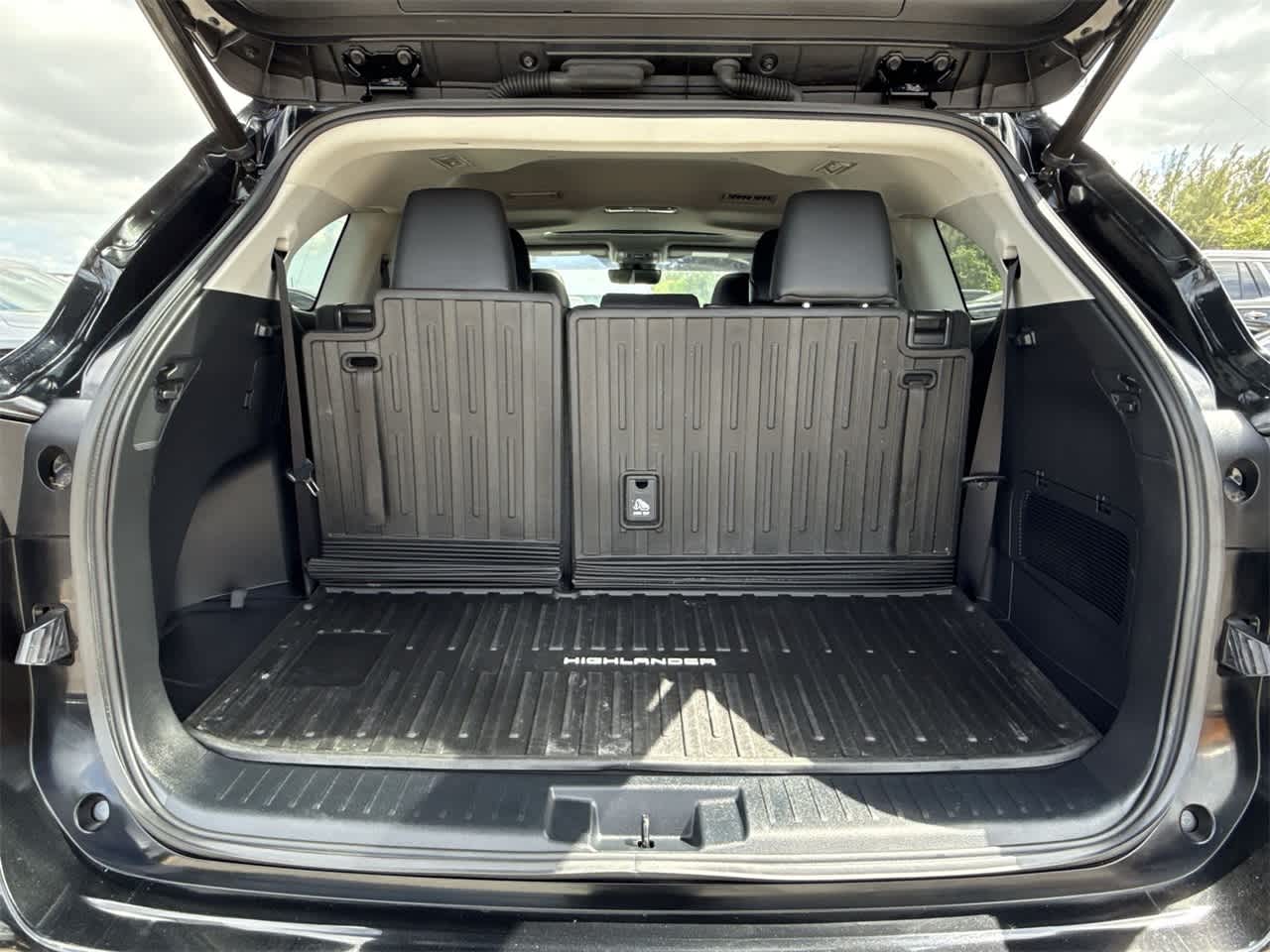 2023 Toyota Highlander XLE 25