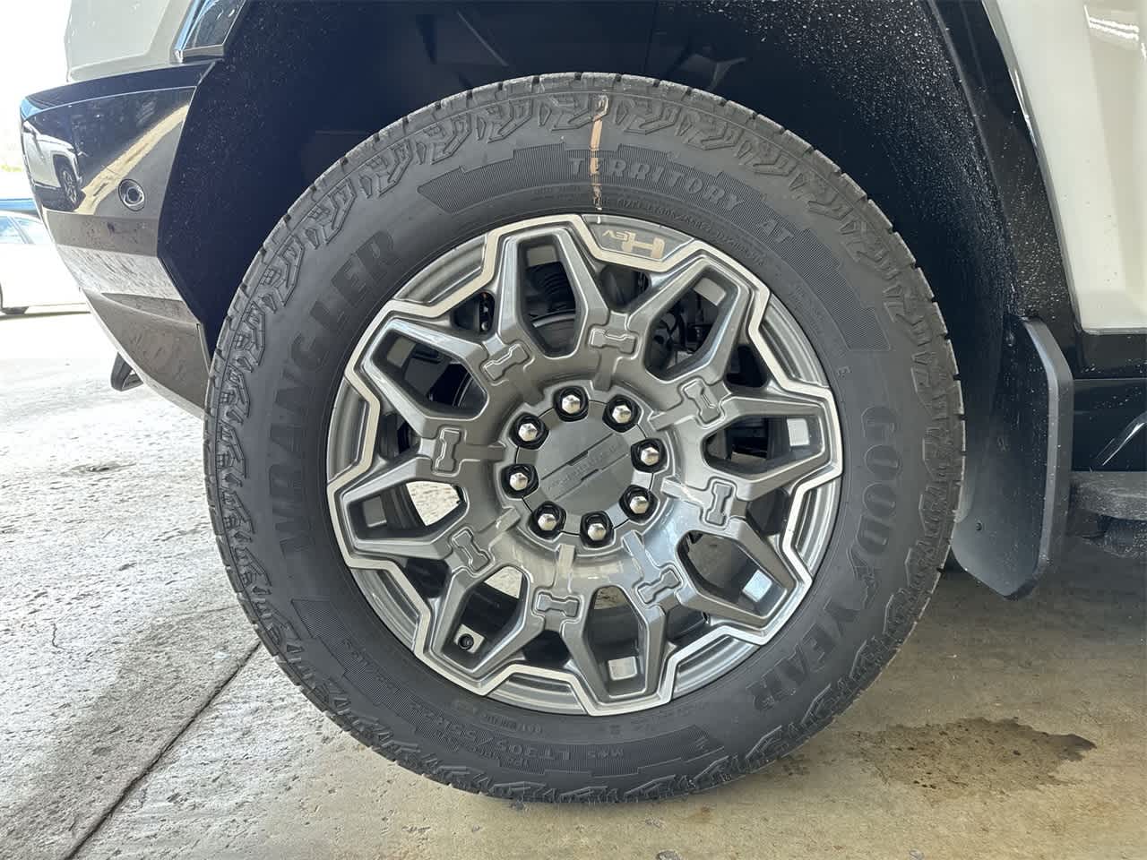 Thumbnail: 2025 GMC Hummer EV - 10