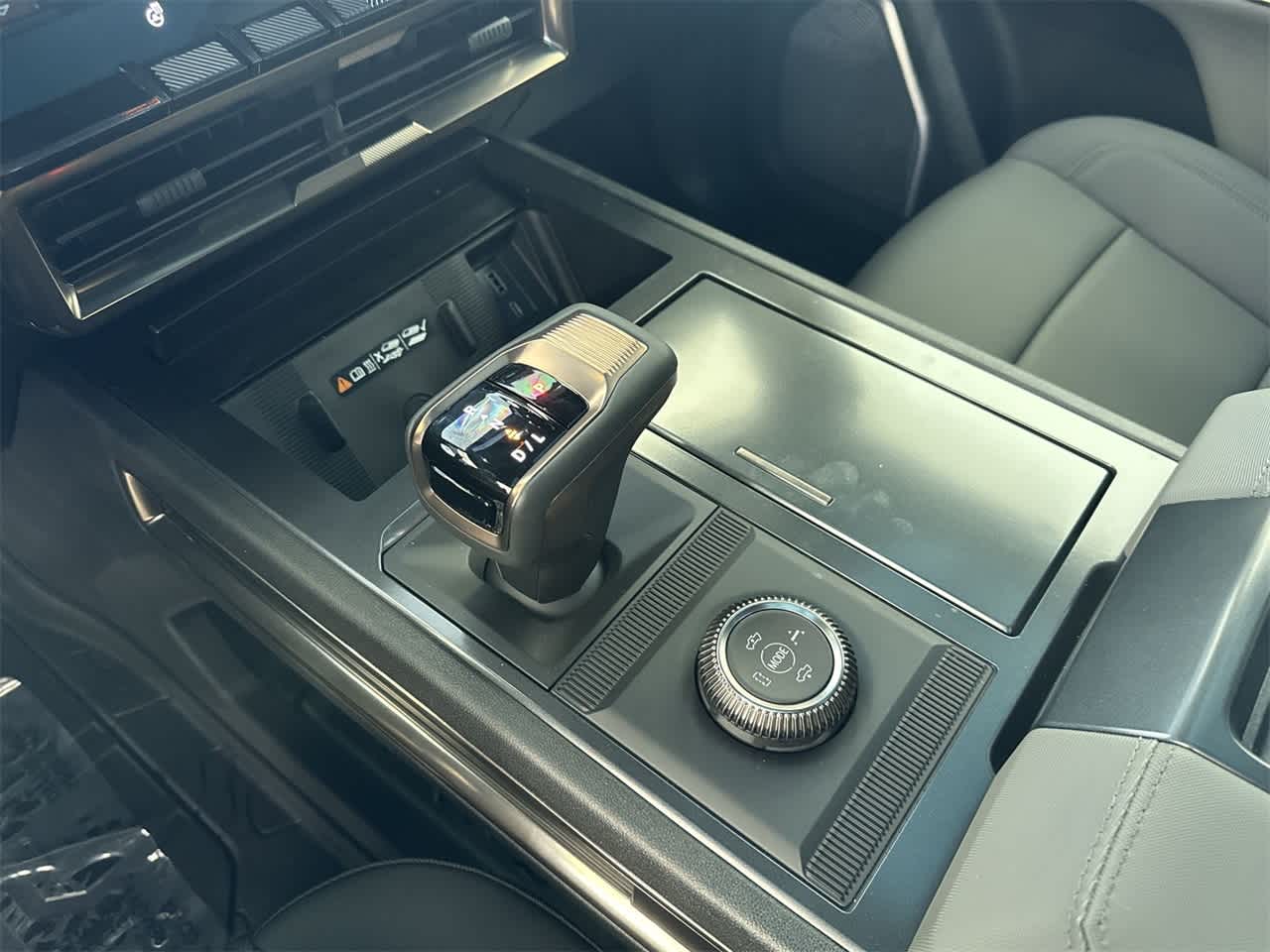 Thumbnail: 2025 GMC Hummer EV - 21