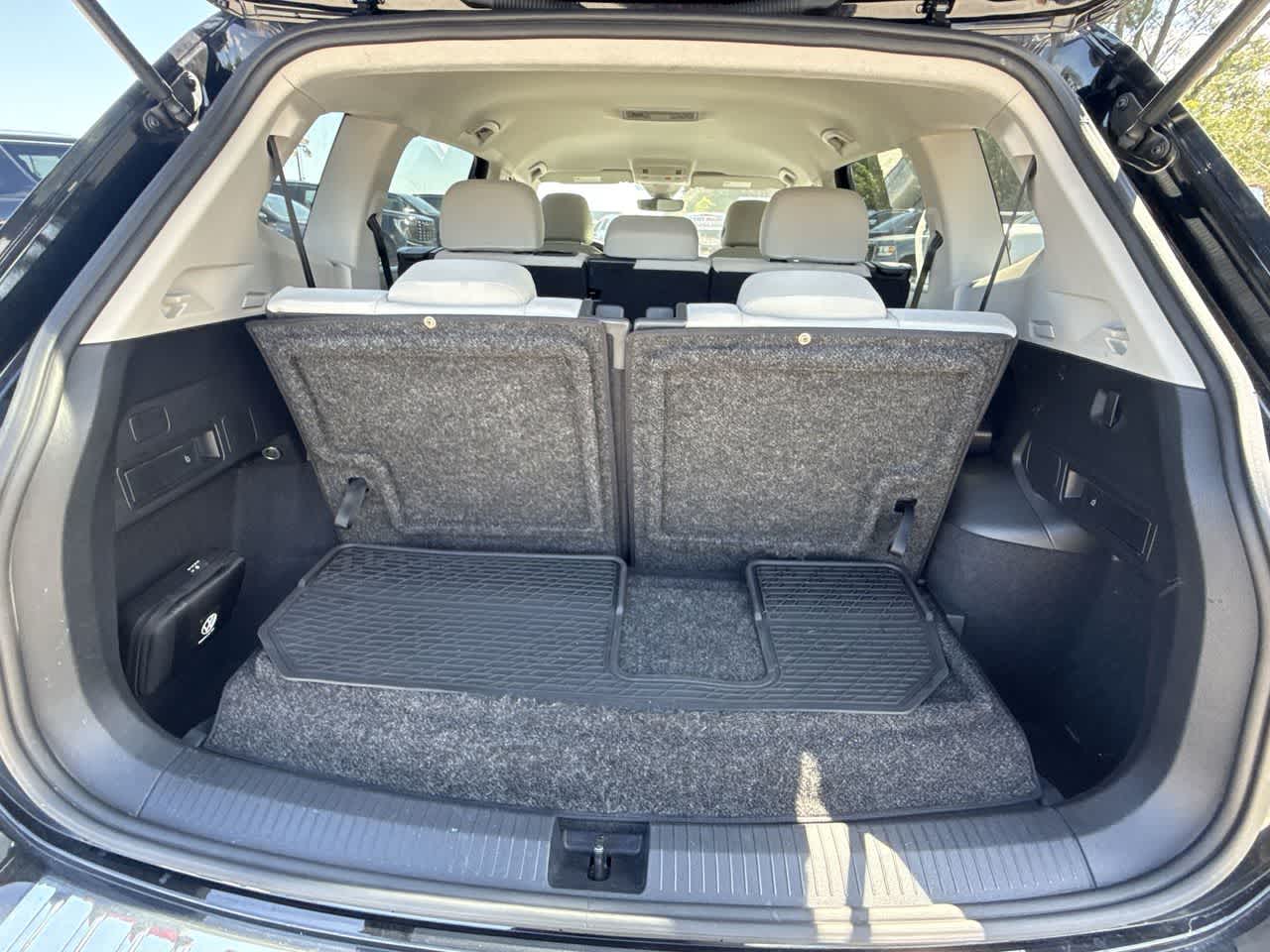 Thumbnail: 2023 Volkswagen Tiguan - 25