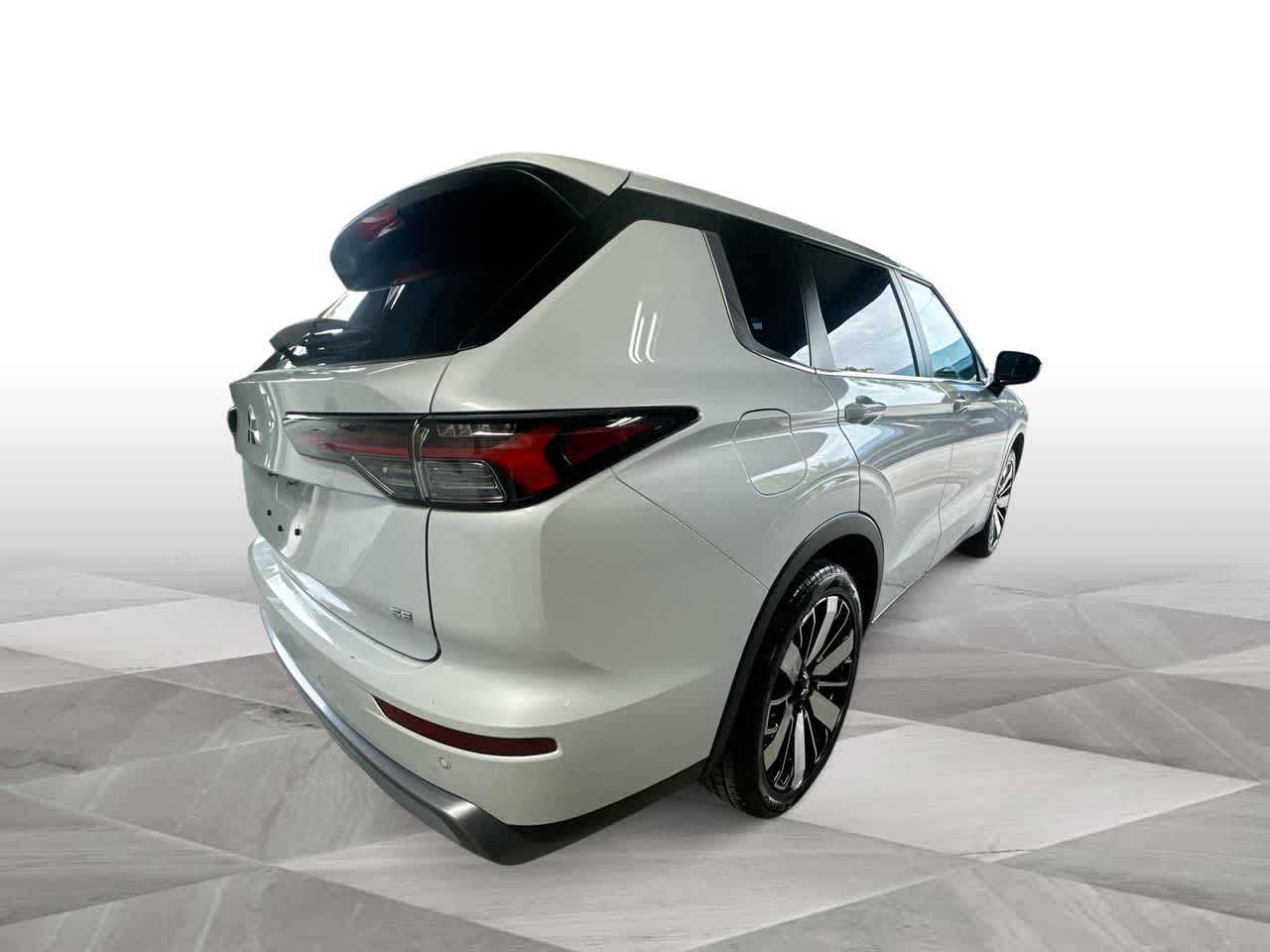 Thumbnail: 2025 Mitsubishi Outlander - 8