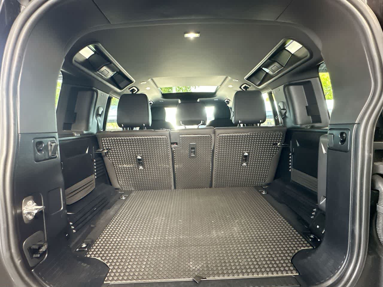 Thumbnail: 2025 Land Rover Defender - 25