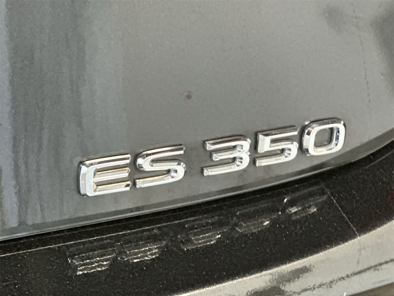 Thumbnail: 2022 Lexus ES - 10