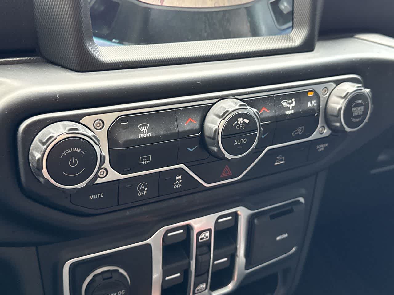 Thumbnail: 2023 Jeep Gladiator - 20