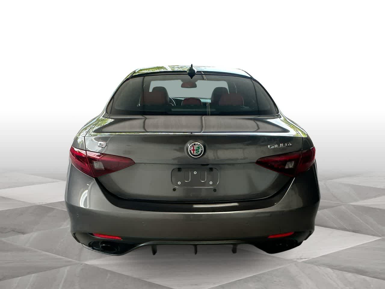 Thumbnail: 2022 Alfa Romeo Giulia - 7